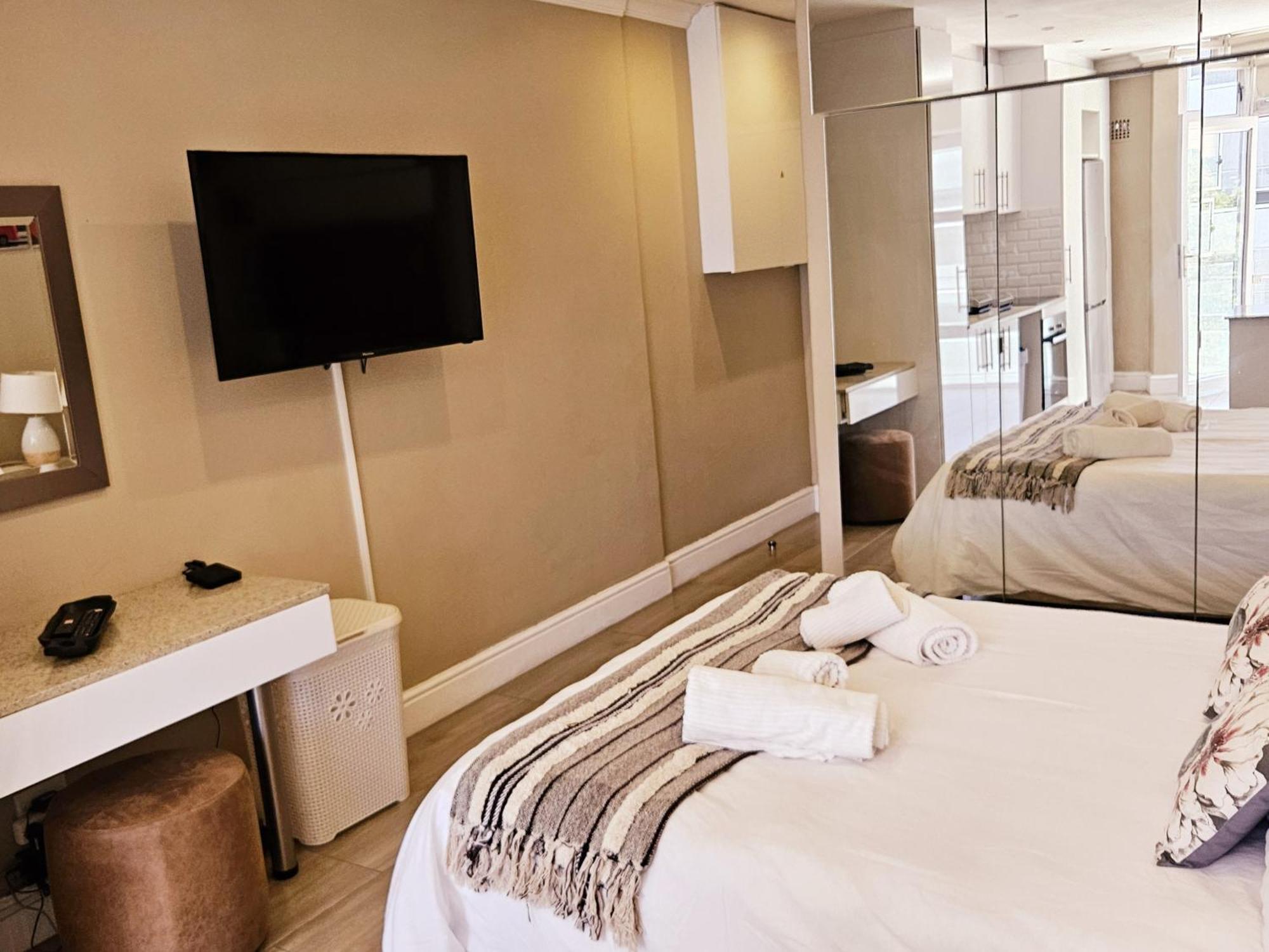 Studio 37 Hyde Park Apartments Cape Town Bagian luar foto