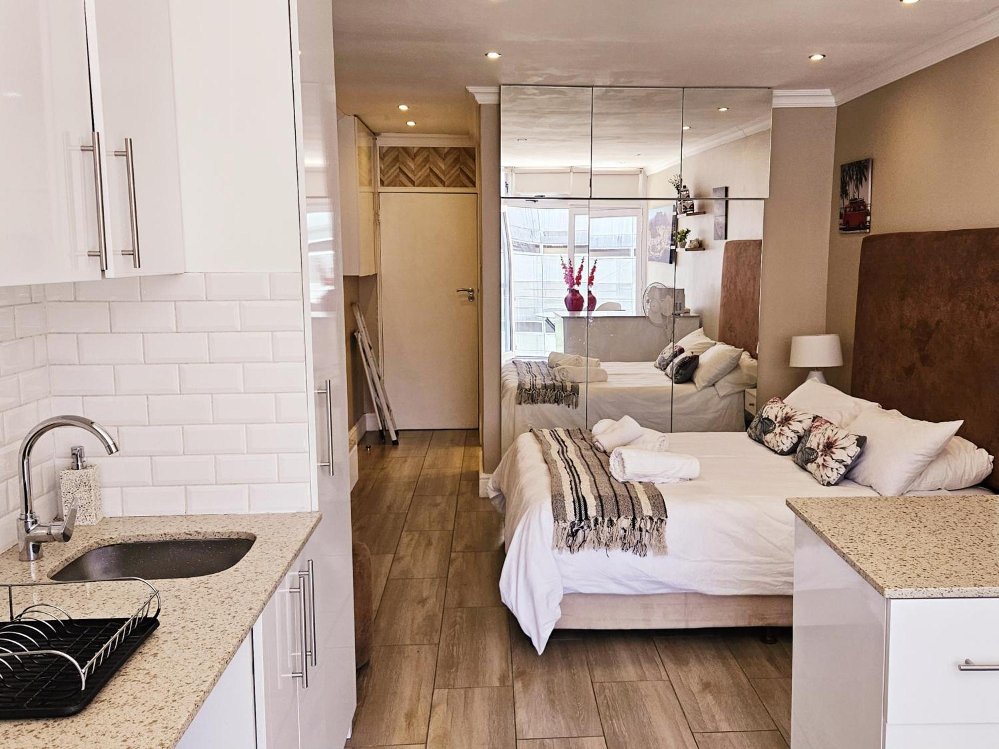 Studio 37 Hyde Park Apartments Cape Town Bagian luar foto